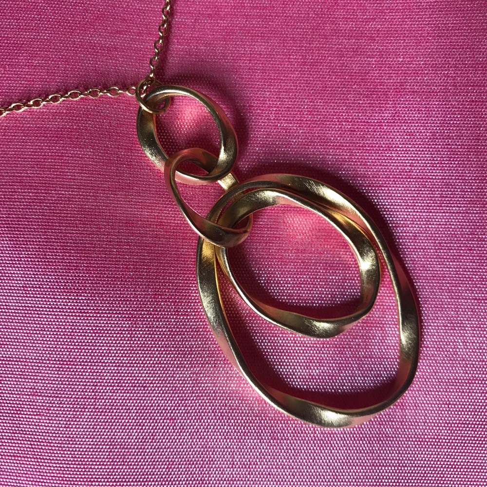 gold multiple hoop pendant necklace